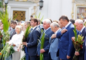 Наместнику Лавры не нравится, что охранники Януковича заходят в храм с собаками и рациями