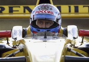 Фотогалерея: Кремлевский гонщик. Путин прокатился на болиде Формулы-1