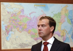 Медведев попробовал на Курилах красной икры и пообещал сделать жизнь на островах, как в центре РФ