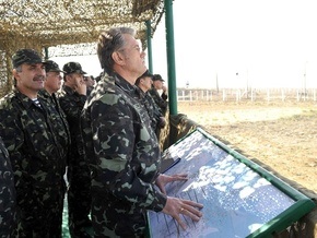 Ющенко: Нехватка денег довела армию до критической черты