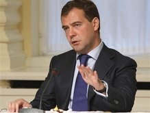 Медведев: Россия - не  банановая республика , давить на нее бессмысленно