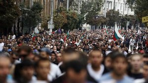 В Болгарии более 2 тысяч человек провели шествие против цыган