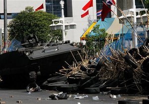 Армия Таиланда взяла штурмом часть лагеря оппозиции в центре Бангкока