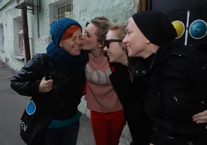 Депортированная из России лидер FEMEN вернулась в Киев