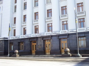 Букет от Черномырдина доставили в Секретариат Ющенко через окно