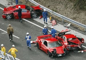 В Японии восемь Ferrari и два Mercedes попали в ДТП