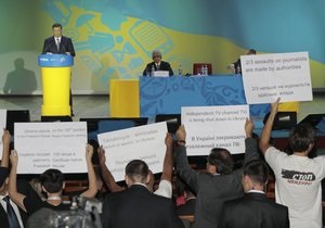 DW: Журналисты испортили праздник Януковичу