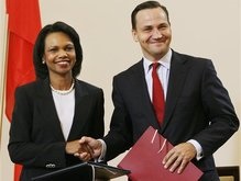 США и Польша отметили соглашение по ПРО грузинским вином