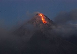Извержение вулкана на Филиппинах: власти эвакуируют тысячи людей