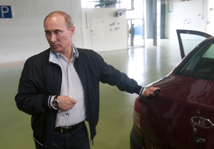 Путин не смог с первого раза завести новую Lada Granta