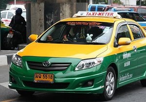 В Бангкоке таксист вернул пассажиру забытые им украшения на $410 тысяч