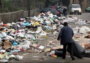 Убирать мусор в Неаполе будут итальянские военные