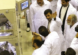 Говорит и показывает Тегеран. Ахмадинеджад загрузил в ядерный реактор топливные стержни, обогащенные до 20%