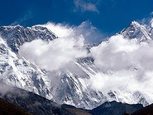 Самым пожилым покорителем Эвереста стал непалец