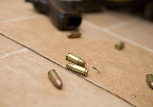 В Киеве мужчина открыл стрельбу в паспортном столе