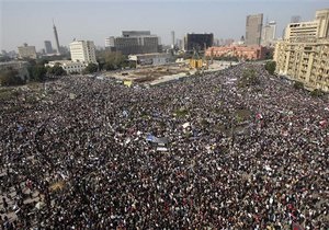 В центре Каира собрались около 100 тысяч демонстрантов