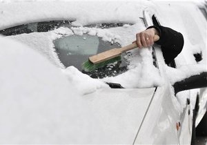 Снежная стихия: 100 автомобилей застряли на трассе между Николаевом и Херсоном