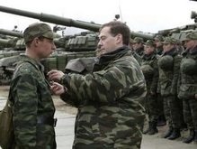 Медведев призвал развивать ядерные силы и воздушно-космическую оборону