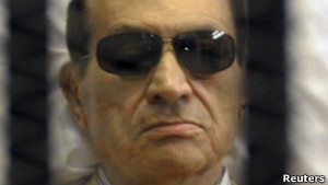 Власти Египта решили вернуть Хосни Мубарака в тюрьму
