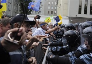 Двое участников акции оппозиции 24 августа отпущены под подписку о невыезде