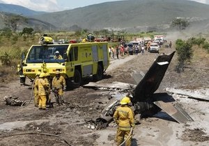 Самолет ВВС Венесуэлы упал в густонаселенной части города