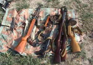 Трое жителей Луганской области продавали в интернете автоматы, пулеметы, гранаты и мины
