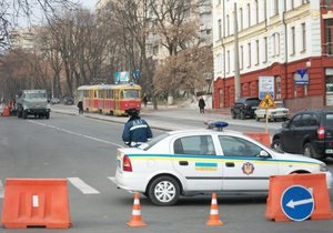 Перед днем рождения Тимошенко власти перекрыли дорогу возле СИЗО под видом ремонтных работ