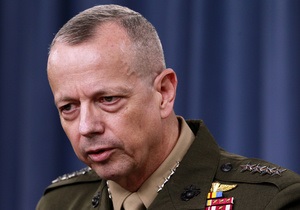 Генерал, замешанный в скандале вокруг экс-главы ЦРУ, покинул военную службу