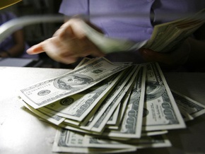 Нацбанк ограничил предельную сумму продажи валюты в одни руки