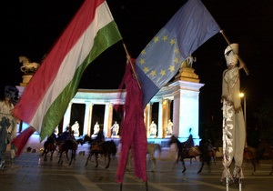 В ответ на критику Евросоюза власти Венгрии намерены исправить конституцию страны