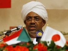 Прокурор Гаагского суда просит ордер на арест президента Судана