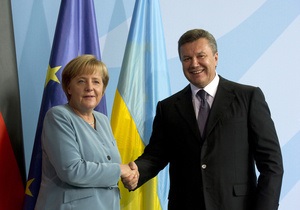 Меркель поговорила с Януковичем по-русски