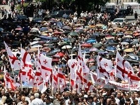 Часть грузинской оппозиции прекратила протестовать