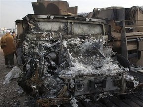 Пакистан: Боевики сожгли 96 грузовиков на базе НАТО