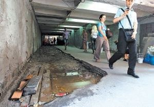 В Киеве затопило подземный переход возле станции метро Олимпийская