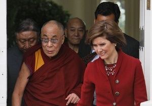 В США под колесами автомобиля погиб племянник Далай-ламы