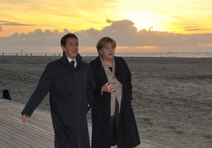 Меркель и Саркози требуют ускорить решение долгового кризиса в Греции