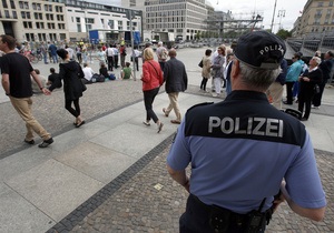 Возле мэрии Берлина полиция застрелила обнаженного мужчину с ножом