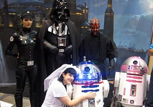 Американка  вышла замуж за робота из Звездных войн