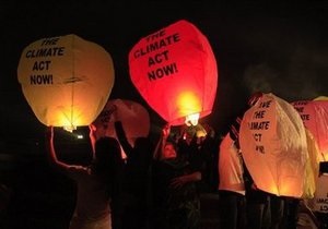 Активисты Greenpeace взяли штурмом здание ЕС в Брюсселе