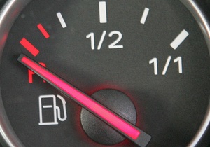 Ъ: АМКУ проверит обоснованность роста цен на бензин