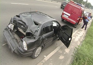 В Киеве троллейбус с пассажирами врезался в авто