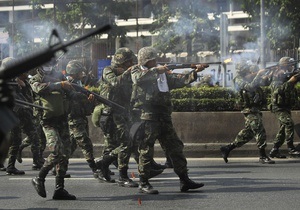 В столкновениях тайских демонстрантов с полицией погибли восемь человек