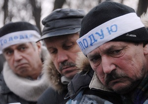 Часть голодающих под Кабмином чернобыльцев намерены уехать домой