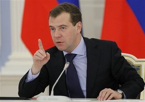 Медведев предложил Европе помощь России в контроле над вооружениями