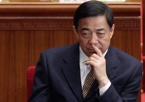 Опальный политик Бо Силай признался в переводе 800 тысяч долларов на счет супруги