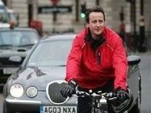 Лидеру британской оппозиции вернули велосипед без колеса