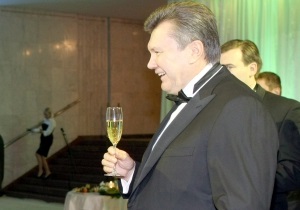 СМИ: Янукович со своими соратниками отгулял корпоратив