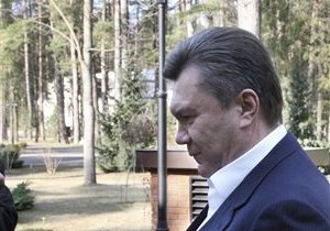 Янукович высадил аллею дубов