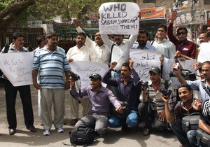Пакистанским журналистам разрешили носить оружие